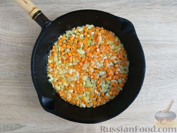 Рис с рубленым рыбным фаршем и сливками  (на сковороде)