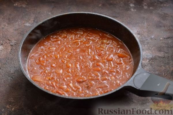 Рыбные тефтели, тушенные в томатном соусе