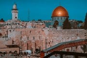 Туристов, привитых "Спутником V" пустят в Израиль