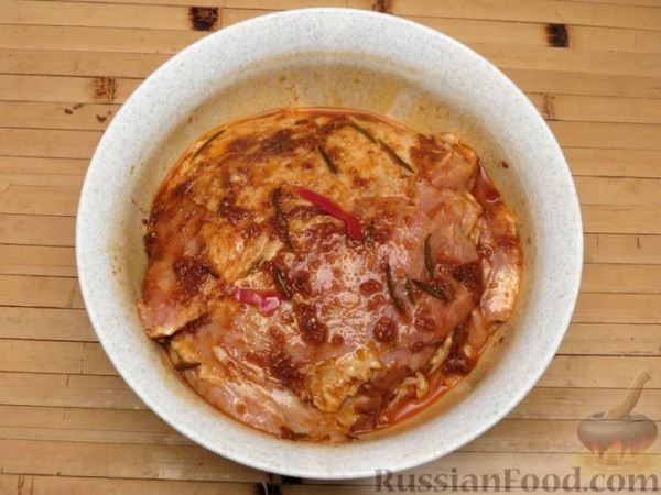 Домашняя буженина из свинины в кефире, пряном рассоле и чесночном соусе