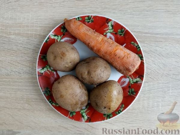Картофельный салат с морковью, яйцами и майонезом