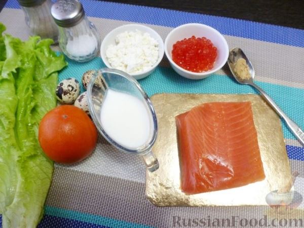 Праздничный салат с красной рыбой и хурмой