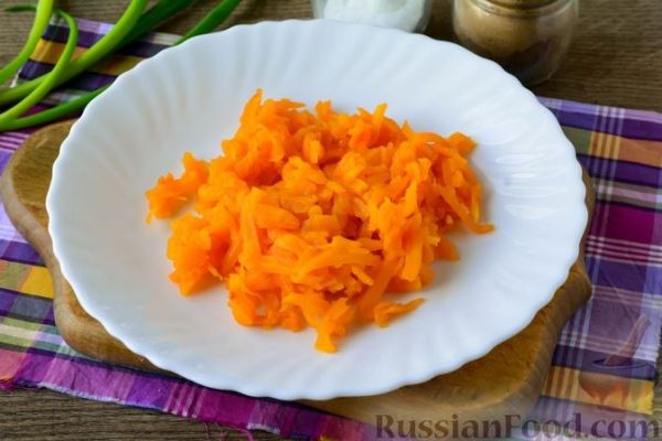 Салат из свёклы и моркови с чесноком и сметаной