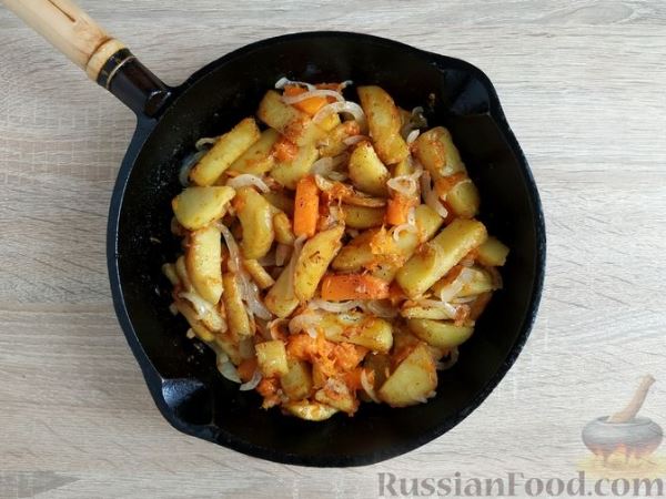 Жареная картошка с тыквой и луком